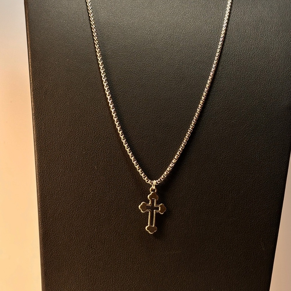 Cross Pendant Necklace Silver Box Chain Goth Dark Academia Minimalist 90s - Picture 5 of 6